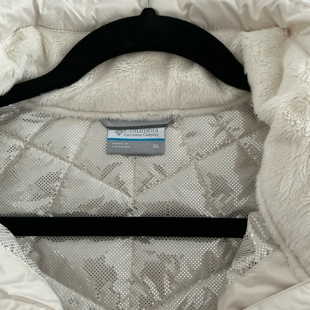 NWT Columbia Women's Heavenly Quilted Vest - Cream/Off-White, size XL. - Picture 8 of 10
